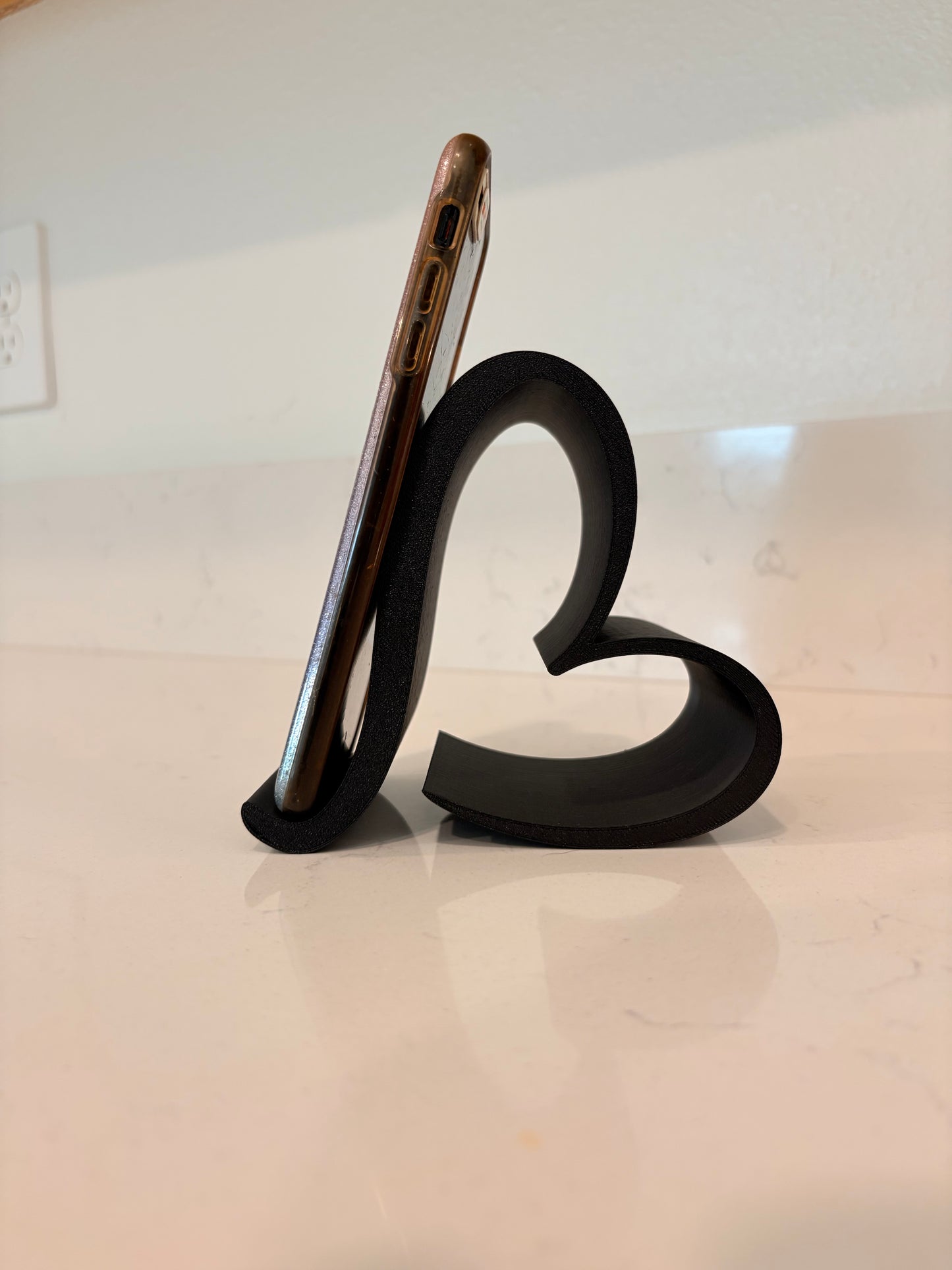 Heart phone stand